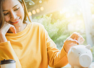 Housewives in Karachi Are Saving Rs. 12,000 a Month — Here’s How They’re Doing It